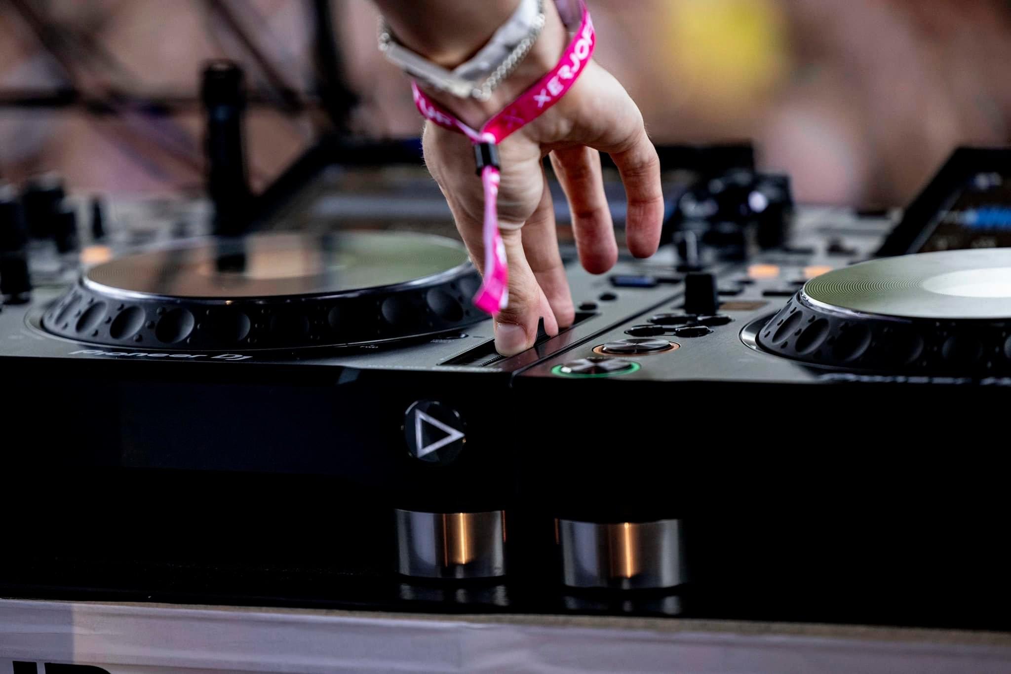 CONSOLLE DJ O CONSOLE DJ - USO CORRETTO NEL MONDO DJING